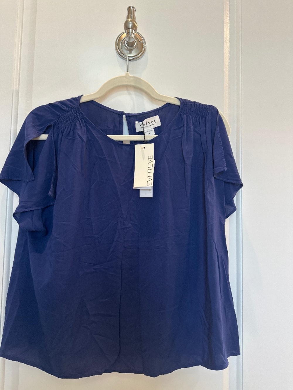Top by Velvet with split sleeves Small